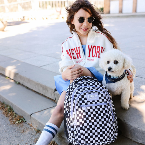 Plecak szkolny BackUP Szachownica F dla dziewczynki fioletowy czarny O94F