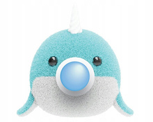 Popiki Arktyczni Przyjaciele Maskotka Narwal Rożek strzela piłeczką EPEE